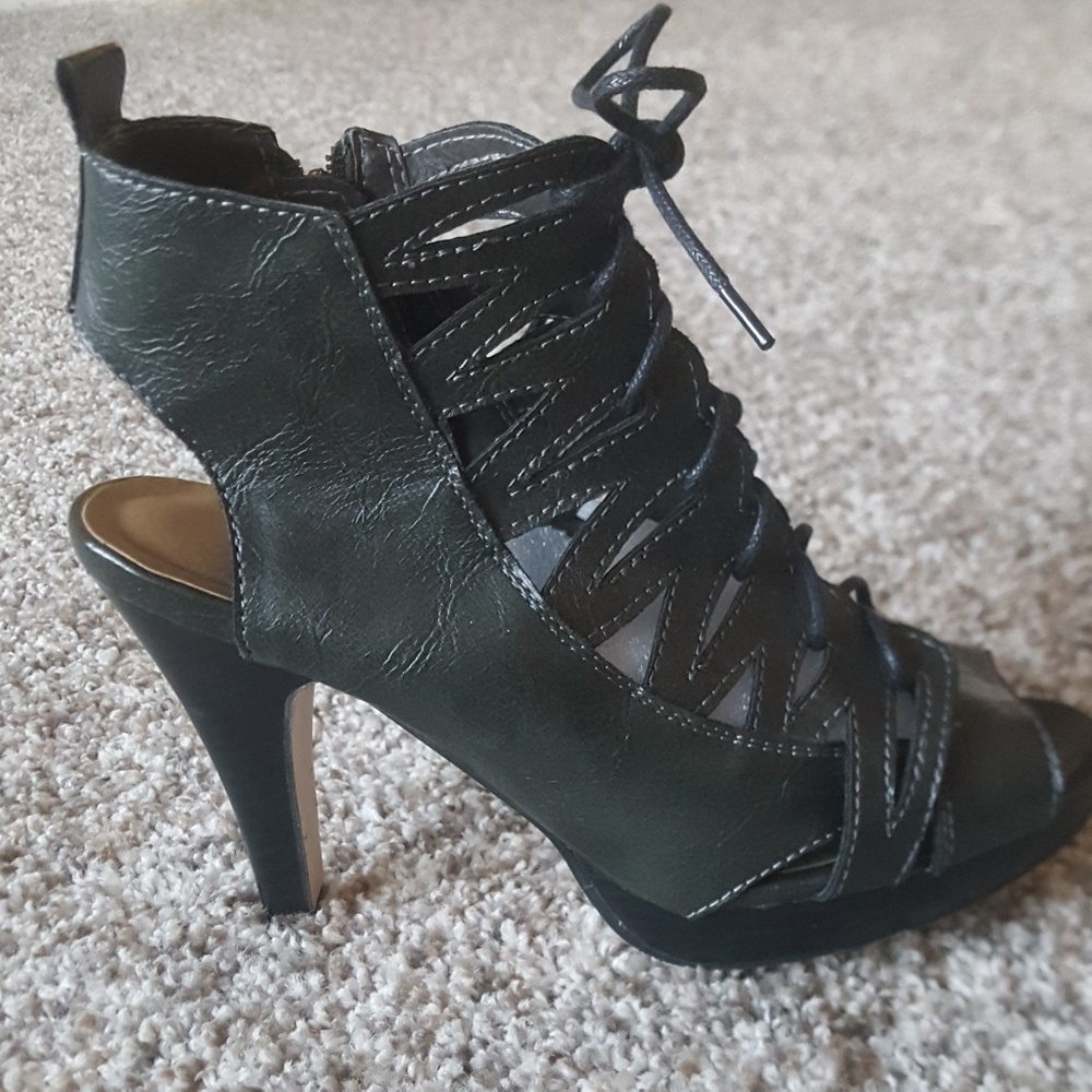 Madden Girl - Kishka Women's Sandals, Size 6.5, EC